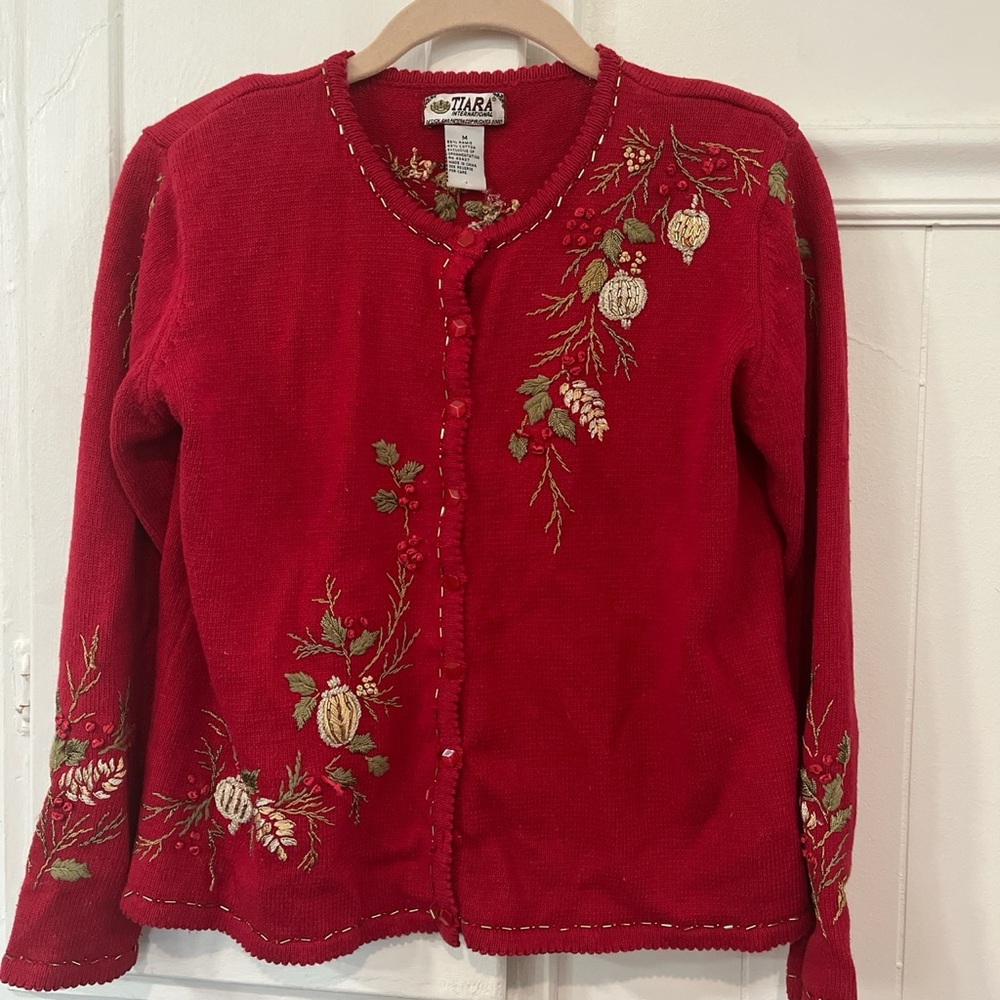 Embroidered Christmas sweater | Women’s Medium Tiara International
